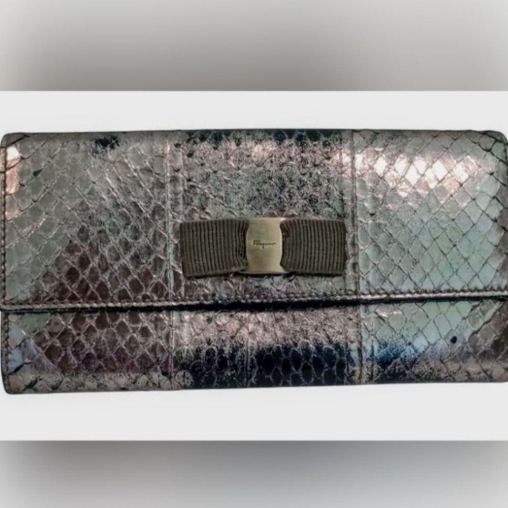 Vintage Salvatore Ferragamo Metallic Snakeskin Vara Bow Continental Wallet